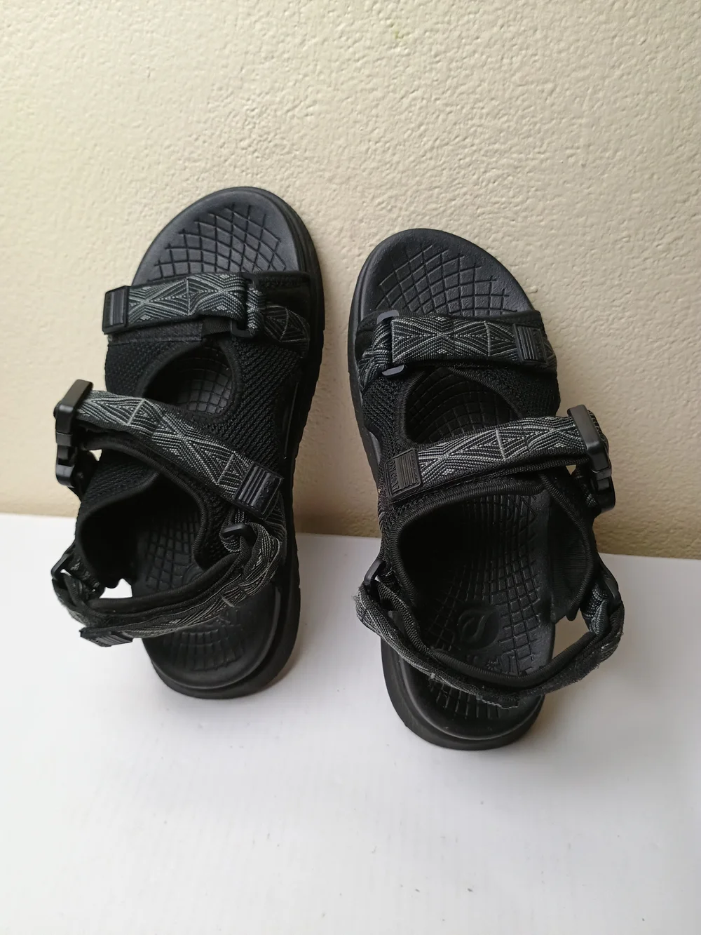Oncai Men's 9 Black Hiking Sandals with Arch Support Adjustable Straps Outdoor